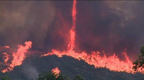 firenado-during-San-diego-county-wildfires-may-2014